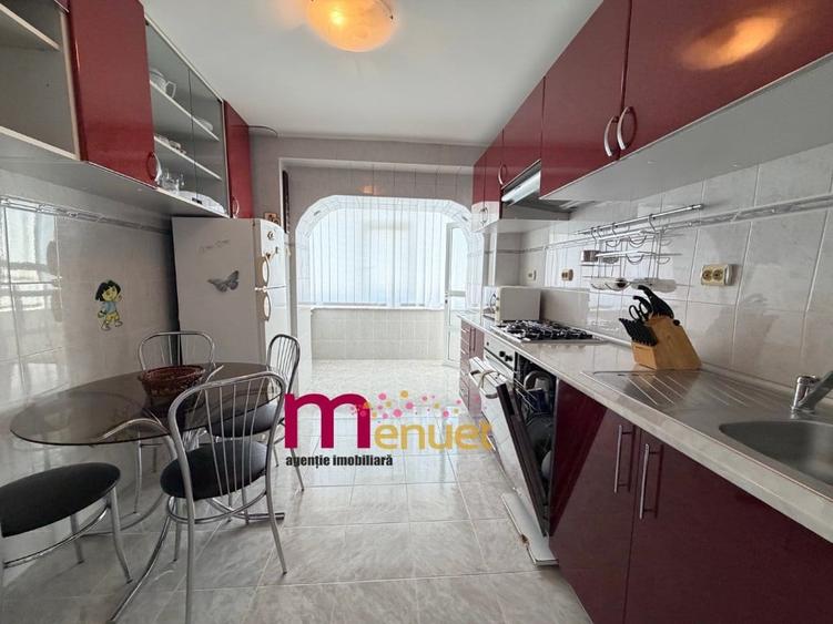 Apartament cu 3 camere decomandat în Central