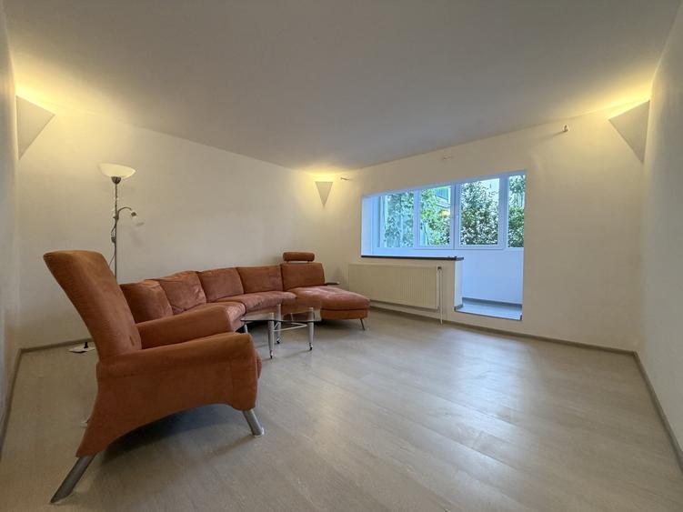 Apartament cu 3 camere decomandat în Aradului
