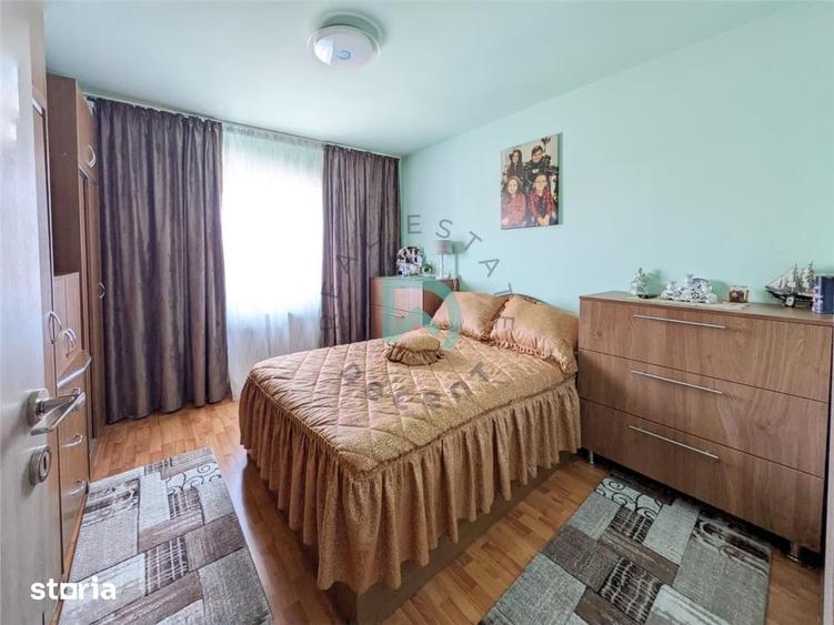 Apartament cu 3 camere decomandat în Astra