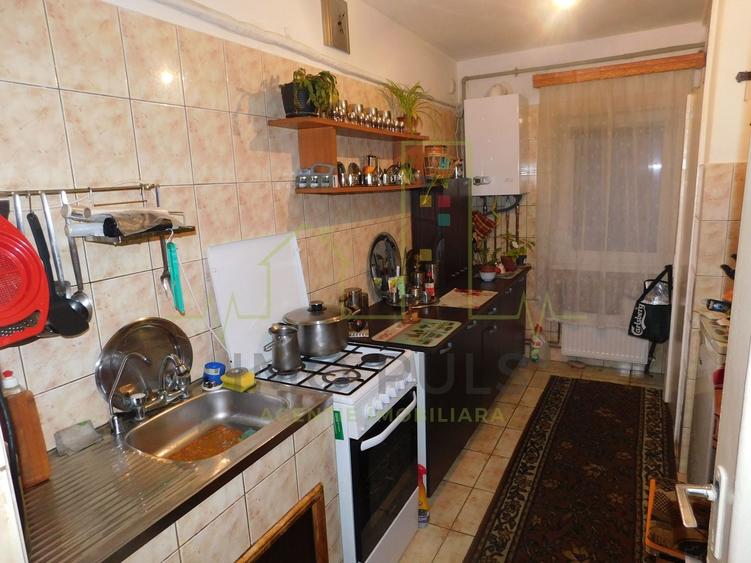 Apartament cu 3 camere decomandat, mobilat în Dâmbovița