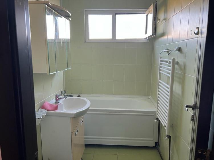 Apartament cu 2 camere semidecomandat în Podu Roș