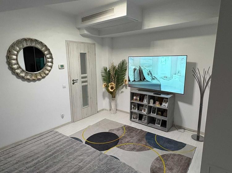 Apartament cu 4 camere decomandat în Herăstrău