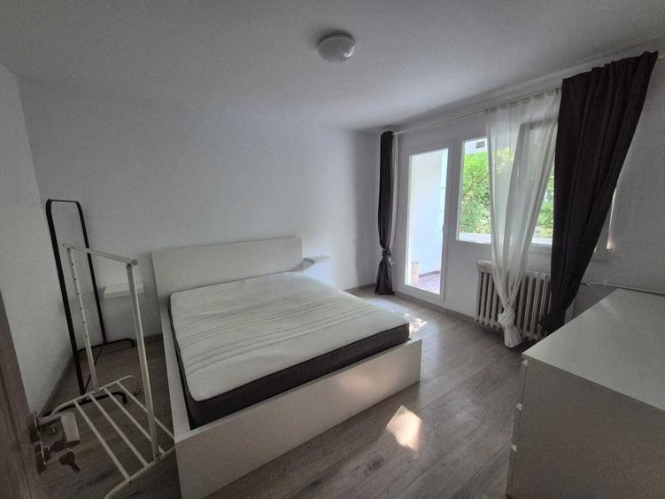 Apartament cu 4 camere decomandat în Lujerului