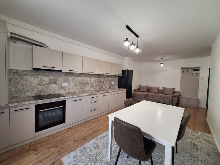 Apartament cu 2 camere semidecomandat, mobilat în Florești