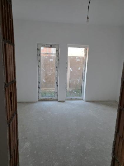 Duplex cu 4 camere cu Canalizare în Giarmata