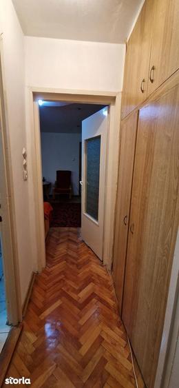 Apartament cu 2 camere semidecomandat în Girocului