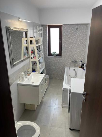Apartament cu 2 camere semidecomandat în Craiovei