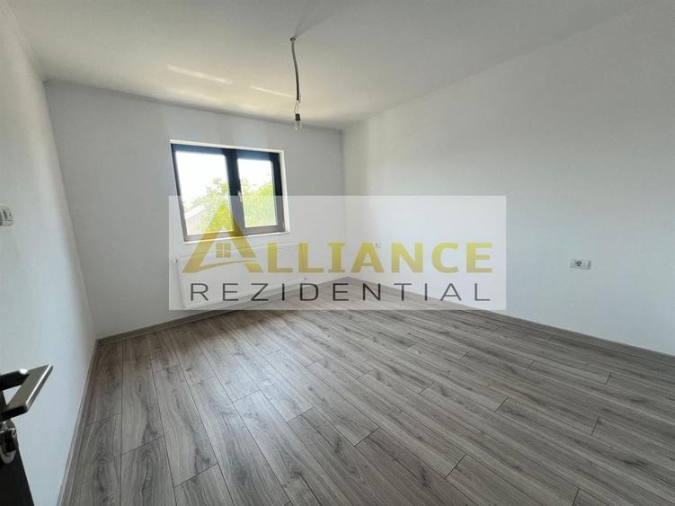 Casă individuală cu 4 camere decomandat cu Canalizare în Berceni