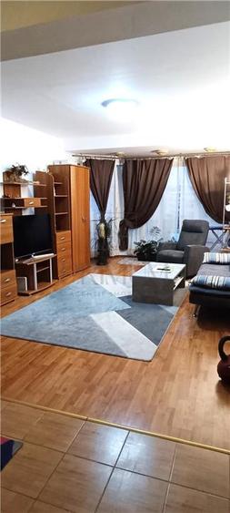 Apartament cu 4 camere decomandat în Aradului
