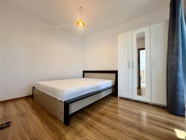 Apartament cu 3 camere semidecomandat, mobilat în Dâmbovița