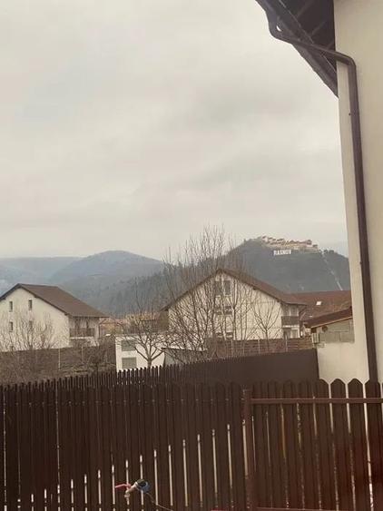 Casă cu 4 camere cu Teren 180 Mp în Râșnov