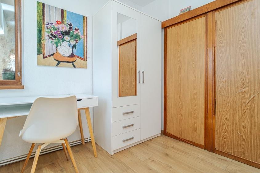 Apartament cu 3 camere semidecomandat, mobilat în Centru Civic