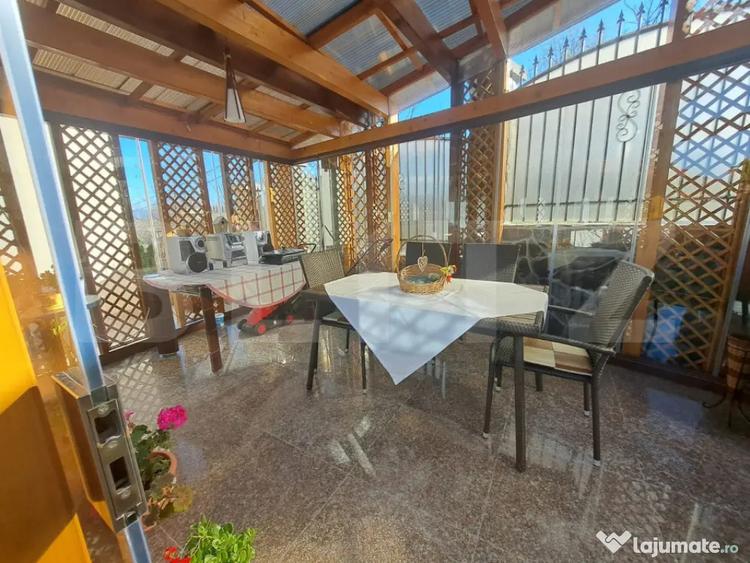 Casă cu 6 camere cu Teren 330 Mp în Central