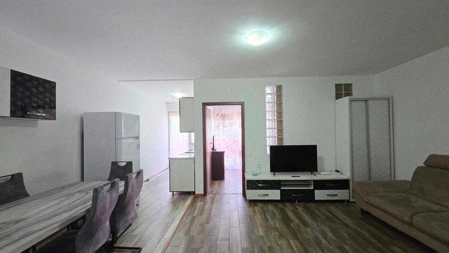 Apartament cu 3 camere nedecomandat în Nufărul
