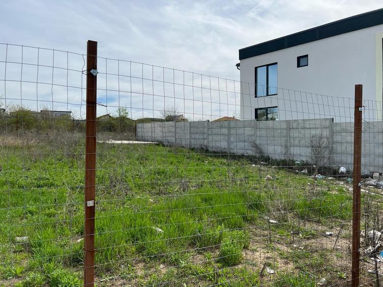 Teren Construcții intravilan de 850 mp, în Sud