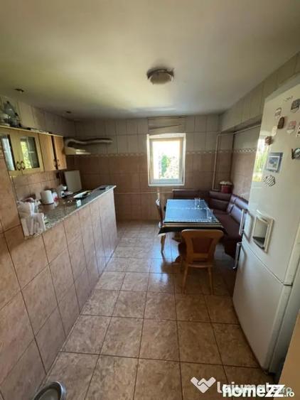 Apartament cu 3 camere decomandat în Craiovița Nouă