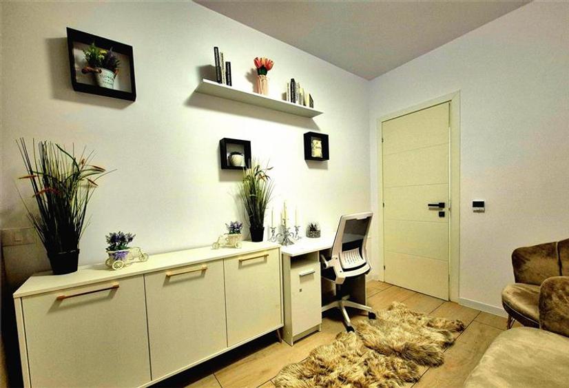 Apartament cu 3 camere decomandat în Aroneanu