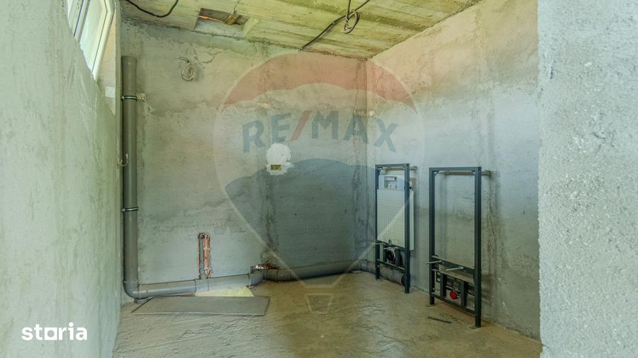 Casă cu Teren 1322 Mp în Bunloc