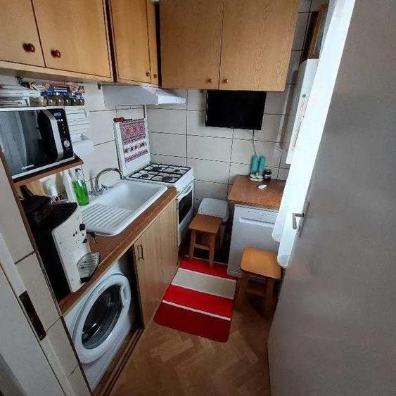 Apartament cu 3 camere semidecomandat, mobilat în Tătărași