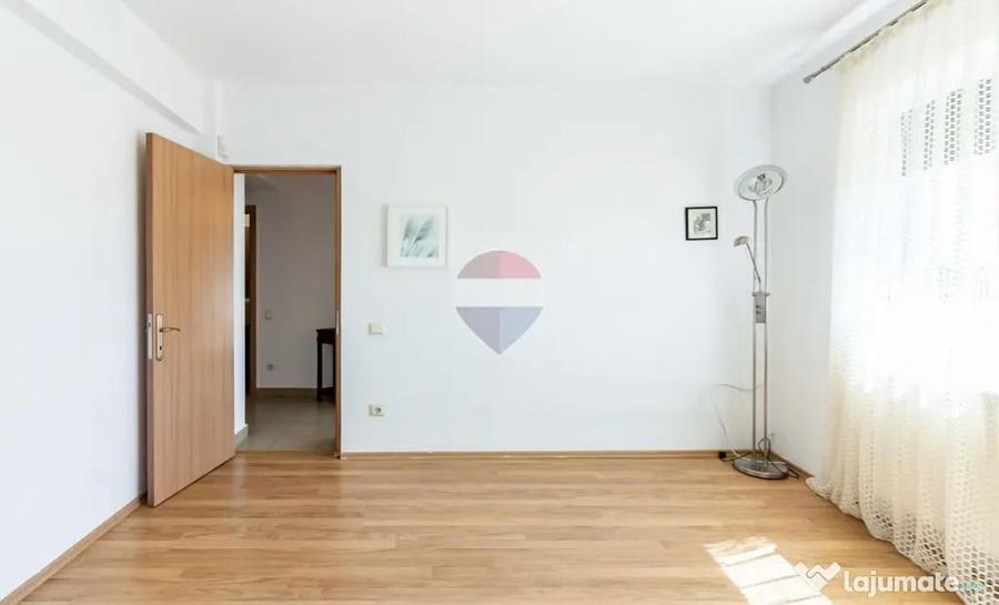 Casă cu 6 camere cu Teren 240 Mp în Corbeanca