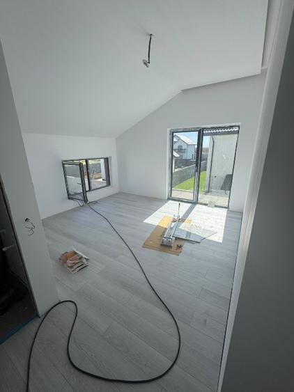 Duplex cu 4 camere cu Canalizare în Central