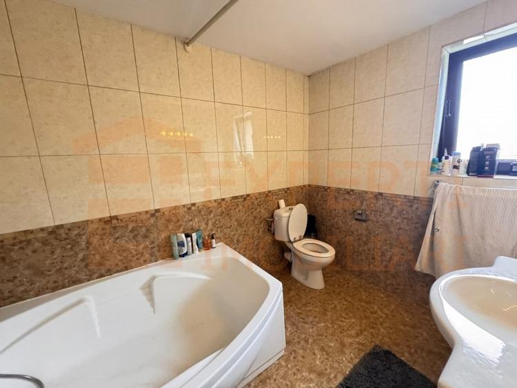 Casă individuală cu 3 camere cu Canalizare în Palas