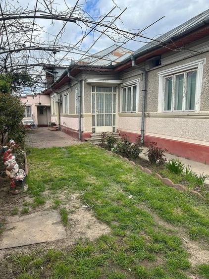 Casă cu 4 camere cu Teren 408 Mp în Central
