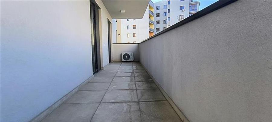 Apartament cu 3 camere nedecomandat în Aradului