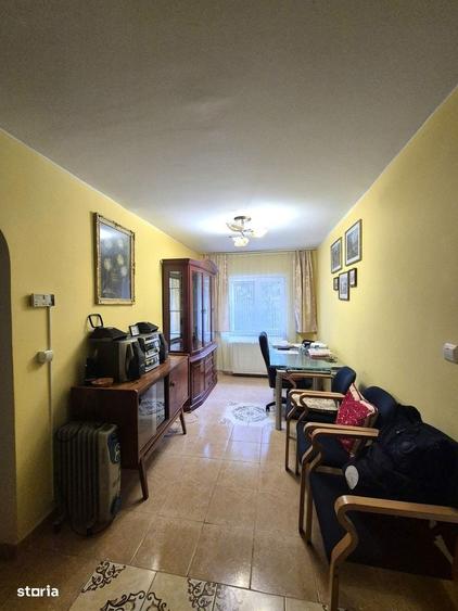 Apartament cu 4 camere decomandat în Central