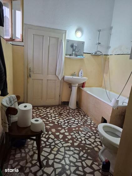 Casă cu 2 camere cu Teren 414 Mp în Central