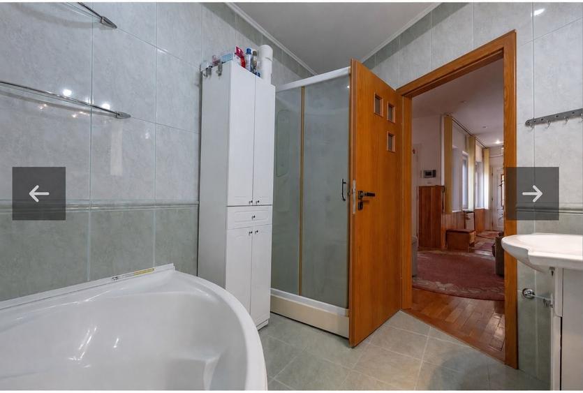 Casă individuală cu 5 camere cu Canalizare în Central