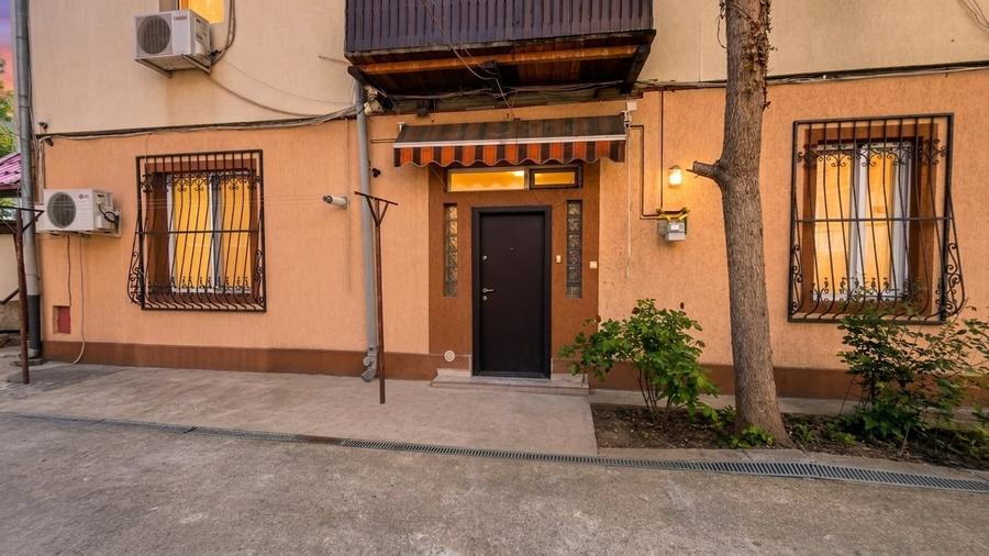 Apartament cu 2 camere decomandat, mobilat în P-ța Romană