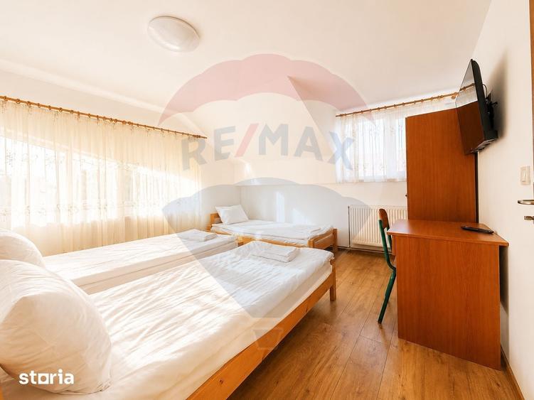 Casă cu 9 camere cu Teren 472 Mp în CFR