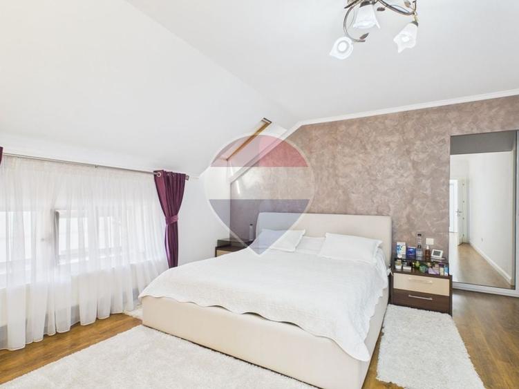 Casă individuală cu 5 camere cu Teren 566 Mp în Golești