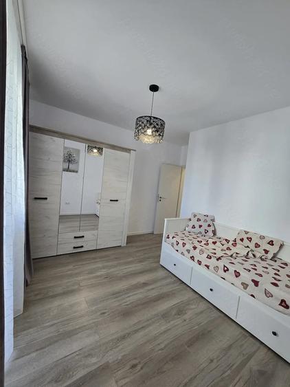 Apartament cu 3 camere decomandat în Exterior Vest