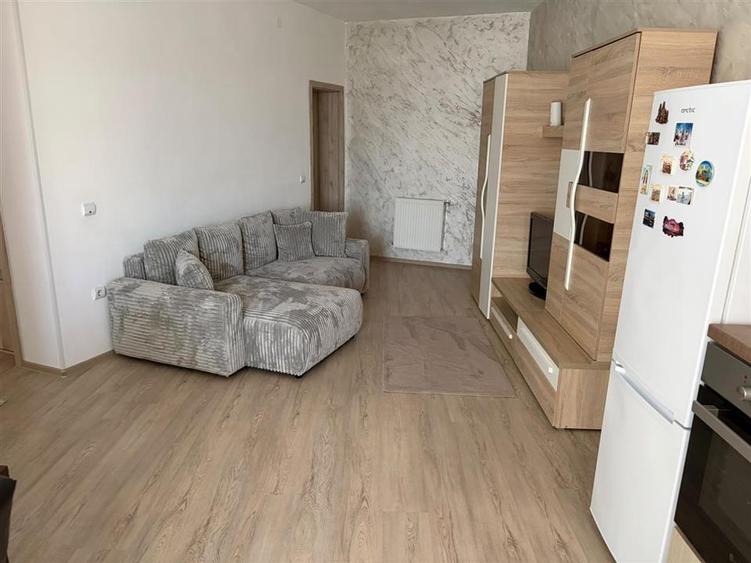 Apartament cu 3 camere semidecomandat, mobilat în Șelimbăr