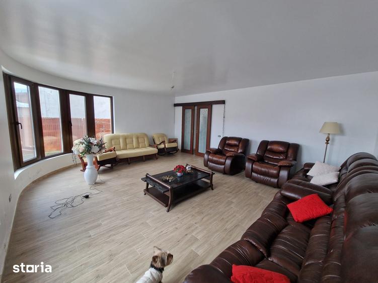 Casă cu 3 camere cu Teren 2722 Mp în Vidra
