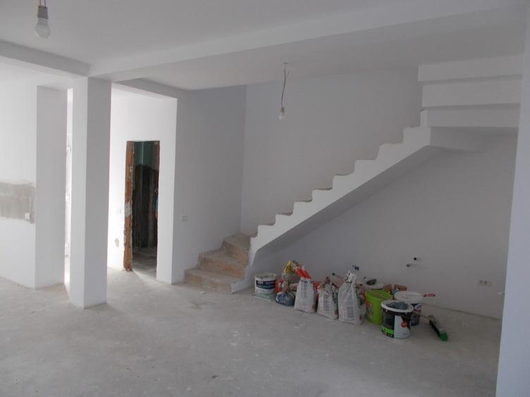 Duplex cu 4 camere cu Teren 287 Mp în Moșnița Nouă