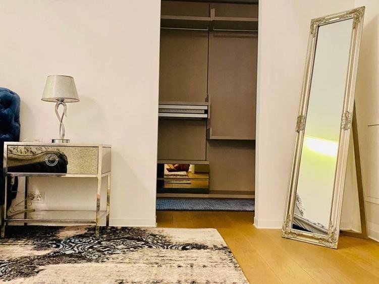 Apartament cu 4 camere decomandat, mobilat în Aviatorilor