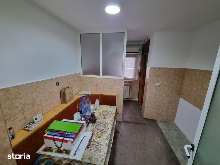 Apartament cu 3 camere decomandat în Poarta 6