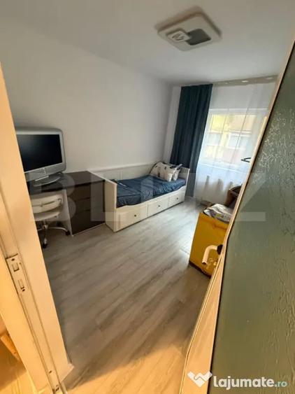 Apartament cu 3 camere decomandat, mobilat în Micro 11