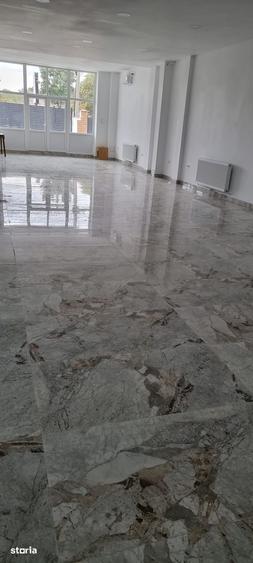 Spațiu comercial, de 200 mp, în Central