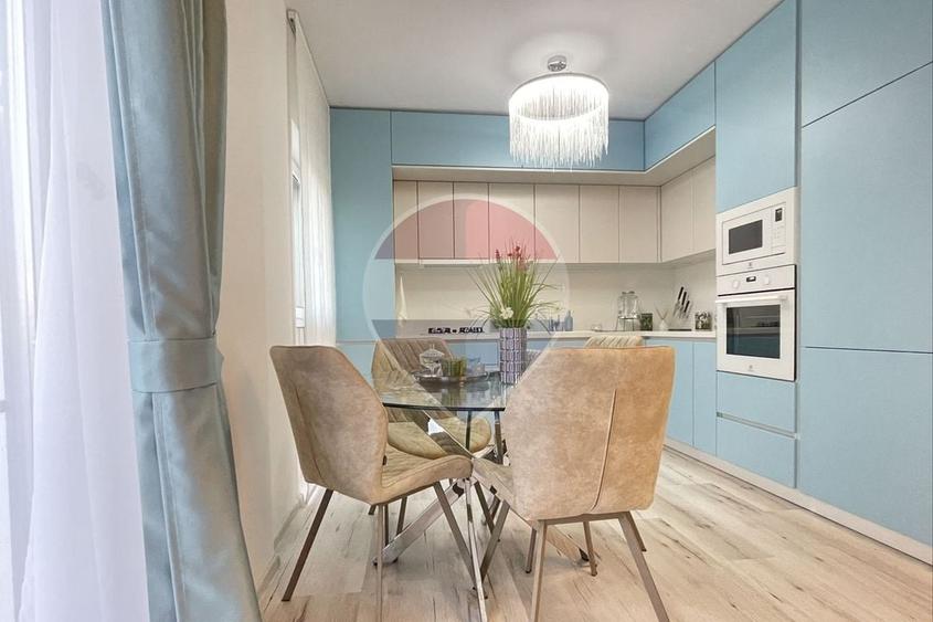 Apartament cu 3 camere semidecomandat, mobilat în Horea
