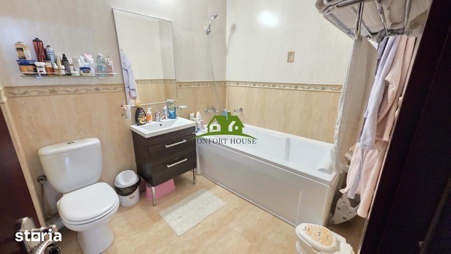 Apartament cu 3 camere decomandat în Republicii