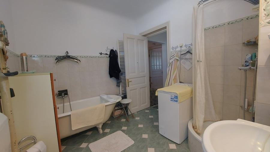 Apartament cu 5 camere decomandat în Națiunile Unite