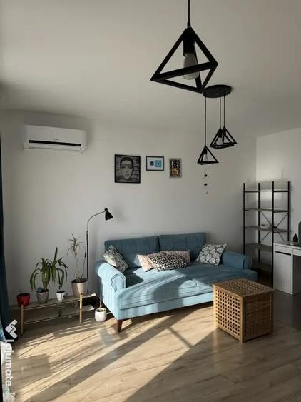 Apartament de 2 camere de inchiriat -- bloc nou, parcare inclusa, central - 1