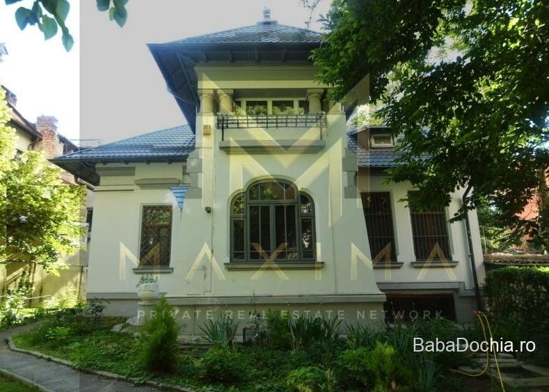 Casă individuală cu 11 camere cu Canalizare în Dorobanți