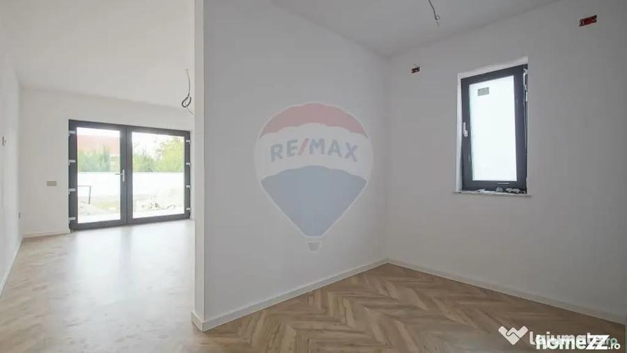 Casă cu 4 camere cu Teren 560 Mp în Stupini