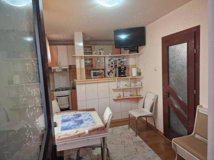 Apartament cu 3 camere decomandat în Calea Romanului