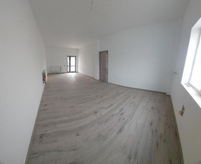 Casă cu 5 camere cu Teren 400 Mp în Central
